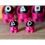 Figure Squid Game X Among Us  gantungan kunci lucu karakter kombinasi squid game dan among us