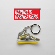 [2D KEYCHAIN] NIKE LEBRON 20 (GREY,YELLOW)