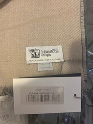 全新Johnstons of Elgin unisex 底面雙色圍巾 100%羊絨 make in Scotland
