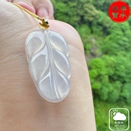 缅甸A货翡翠，冰种翡翠叶子，寓意金枝玉叶，开枝散叶，大业有成，18k AU750 gold clasp 金扣头。不含银项链