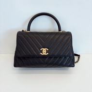 Chanel Coco Handle 中號 V紋黑金荔枝牛皮