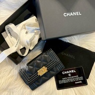 CHANEL Boy 金釦卡包