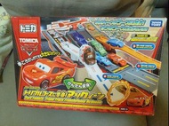 TOMICA Cars 閃電麥坤賽車場玩具