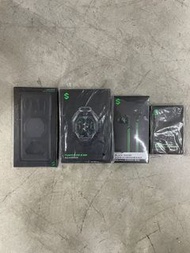 1set黑鯊用品 有(黑鯊保護殼，快速充電器，3.5mm入耳式遊戲耳機，冰封散熱背夾)