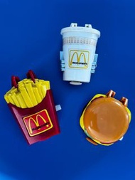 原裝香港麥當勞 McDonald  薯條、奶昔、漢堡包上鏈玩具車1995年出品，真真正正儲咗超過30年 造型維肖維妙，特別上鏈之後依然可以行走，整體超過8成新唯獨薯條車開蓋位置有損毁情況 實物如圖有圖