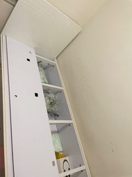 白色儲物櫃