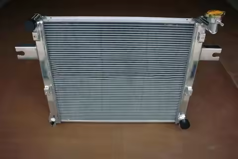 Aluminum Radiator For Jeep Grand Cherokee WK & Commander XK 3.7L V6 4.7L 6.1L V8 2005-2010 2006 2007