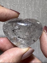 全新 水膽流沙閃靈鑽心心 心形閃靈鑽 水膽流沙 水膽水晶 稀有水晶 天然水晶 手串 手鏈 晶簇 晶鎮 水晶球 能量柱 水晶柱 水晶擺設 買滿HK$100面交只限寶琳