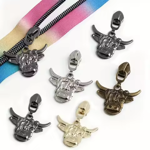 5PCS 47mm Four Colors Highland Cow Metal Zipper Puller Cosmetic Bag Pillow Canvas Bag Bed Four Piece