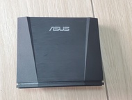 這是華碩 (ASUS) 的 WiGig 無線投影基座,專為 ROG Phone 電競手機設計。
ASUS +1
無線連接:使用 802.11ad 60GHz Wi-Fi 技術,將手機畫面投射到