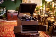 德國小狗箱體式手搖留聲機老唱機