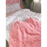 FLUFFY THROW BLANKET