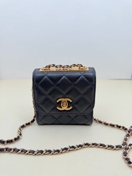 CHANEL香奈兒 32開 黑色金扣Trendy cc mini羊皮鏈條翻蓋開合 單肩斜挎包 底11cm