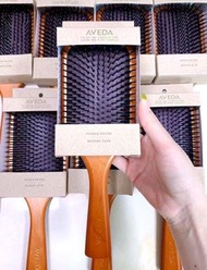 🈹️特價半價⭐️專櫃貨🛍️世界上最好用的梳子 系列🛍 Aveda wooden paddle brush 阿凡達 按摩木梳 (大號/小號)🥇❤️ 刷毛延伸的設計能輕易理順頭髮，減低因吹髮和造型對頭髮和
