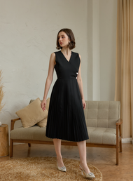 kade.bkk เดรส รุ่น Madison dress เดรสแขนกุดกระโปรงพลีท (KAD125)