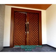pintu rumah model anyaman bambu, Daun pintu rumah kupu tarung anyaman