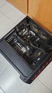 電腦主機