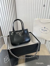 普拉達 尼龍郵差包 Prada