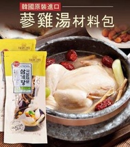 #團購商品  天氣開始涼了~團友許願再開團~~韓國蔘雞湯材料包 70g 🐔人氣雞湯材料包    👍蔘雞湯果然是一年四季百喝的溫補湯！  韓國蔘雞湯材料包 70g🌺暖心團購價：5包/395元🌺  🇰🇷 正宗韓味蔘雞湯！在家也能輕鬆品嚐～  ❄️秋冬給家人補身煲湯的最首選❄️吃貨必推款😋😋😋 沒吃過也真的要吃看看喔！！