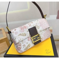 [Gift Box] Fe/pradss Baguette Baguette Baguette Multi-Compartment Embroidered Underarm Bag Ladies Co