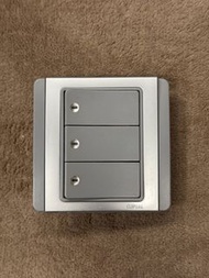 奇勝灰色有燈開關三掣面板 Clipsal Triple Light Switch