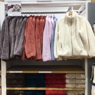 2024แท้นำเข้า UNIQLO เสื้อฤดูใบไม้ร่วงและฤดูหนาวยาวปะการังขนแกะปกเสื้อคาร์ดิแกนขนแกะเสื้อแจ๊คโพล่าฟล