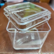 Mica watch box measuring 7x7x7 cm