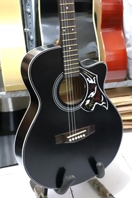 gitar akustik fender hitam