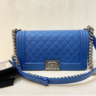 Preloved 2017 Chanel Boy Medium 25cm Blue Caviar RHW # 23