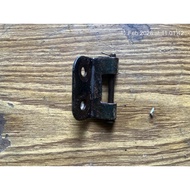 YAMAHA V75 V80 DT100 SADDLE SEAT HINGE BRACKET DT 100 DT125 DT 125 RS100 RS 100 Original / 2517