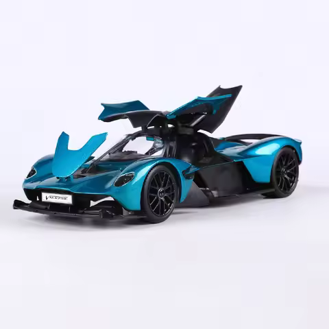 Maisto 1:18 2022 Valkyrie Green/Silver Alloy Model Car