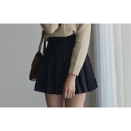 Short pleated A-line tennis skirt