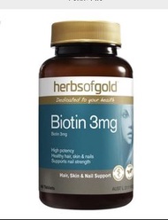 💜澳洲原廠直送💜Herbs Of Gold 3mg biotin生物素/維生素B7 60粒🤩Herbs Of Gold 3mg biotin生物素中的生物素是脂肪和蛋白質正常代謝不可或缺的物質👍是一種維持人體自然生長和正常人體機能所必須的水溶性維生素💕也是維持正常頭髮、指甲和皮膚的成長👍🏻發育及健康必要的營養素❣️能預防白髮及脫髮💖有助於治療禿👍🏻頂讓您擁有光澤的頭髮；減少指甲崩裂和裂開💕改善指甲強度和厚度💓幫助指甲生長👍給與身體組織細緻無微地呵護