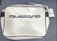 [拆封未使用］Audi Sport Quattro側背包 長39cm x 寬9cm x 高29cm