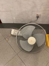 白色掛牆電風扇