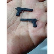 Miniature acc accessories toys Action Figure accessories Colt Punisher Deadpool Agent Venom for Kitb