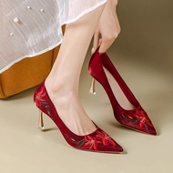 สีแดงปักรองเท้าแต่งงานสําหรับผู้หญิงชี้นิ้วเท้ารองเท้าส้นสูง < Ne1> รองเท้าแบบสวมเหมาะสําหรับชุดเจ้า
