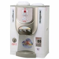 刷卡價*晶工牌節能環保冰溫熱開飲機 JD-8302，只賣6900元。