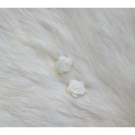 🇸🇬Genuine AU750(18K) yellow gold with natural shell camellia earrings