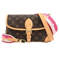 Louis Vuitton LV M46049 DIANE Monogram帆布老花雙背帶肩斜包.桃紅