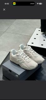 New Balance 408 米白色運動鞋