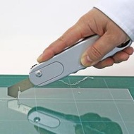 找東西@日本製造NT Cutter鋁合金板壓克力板PVC塑膠板切割刀P-500GP(可收備用替刃)塑膠板切刀美工刀工作刀