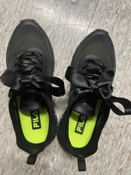 FILA 黑色運動鞋