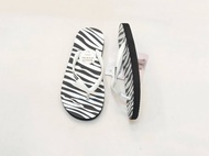 รองเท้าแตะ ม้าลาย Hippo Bloo สายเล็ก สายขาว หรือ สายดำ รองเท้าอยู่บ้าน ฮิปโป บลู