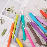 TPR Soft Handle Crochet DIY Hand Knitting Needle Household Metal Alumina Crochet Sweater Needle Croc
