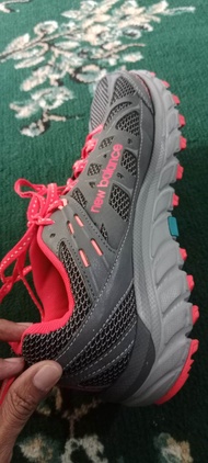 SEPATU WANITA NEW BALANCE ZEE TERRAIN T610