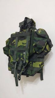 全新 ~ 陸軍野戰背包 / 國軍迷彩背包 / 造型特殊具軍威 / 生存遊戲 / 數量不多 . 欲購從速