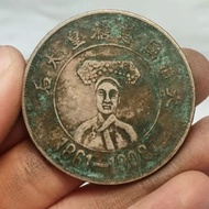 Empress Dowager Cixi of the Qing Dynasty 1861-1908 Longyang silver coins with green embroidery and p