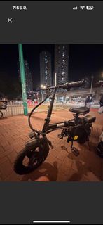 黑色摺疊電動單車