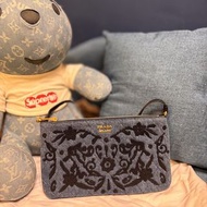 PRADA MILANO 牛仔刺繡手拿包
